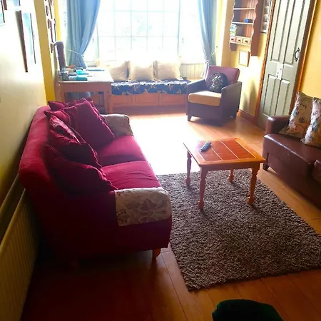 Farm Hostel, And 호스텔 *