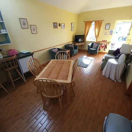Farm Hostel, And Хостел Слейн