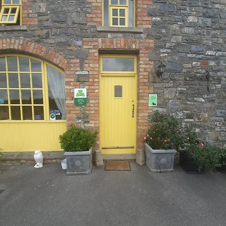 Farm Hostel, And 호스텔 *