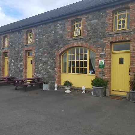 Vandrerhjem Farm Hostel, And Slane