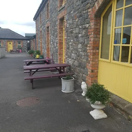 Farm Hostel, And