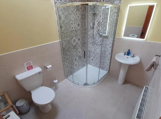 אכסניה Farm Hostel, And סליין