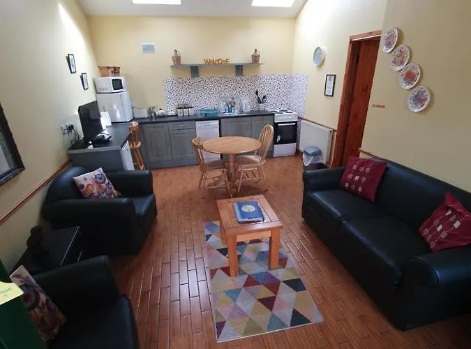 אכסניה Farm Hostel, And *